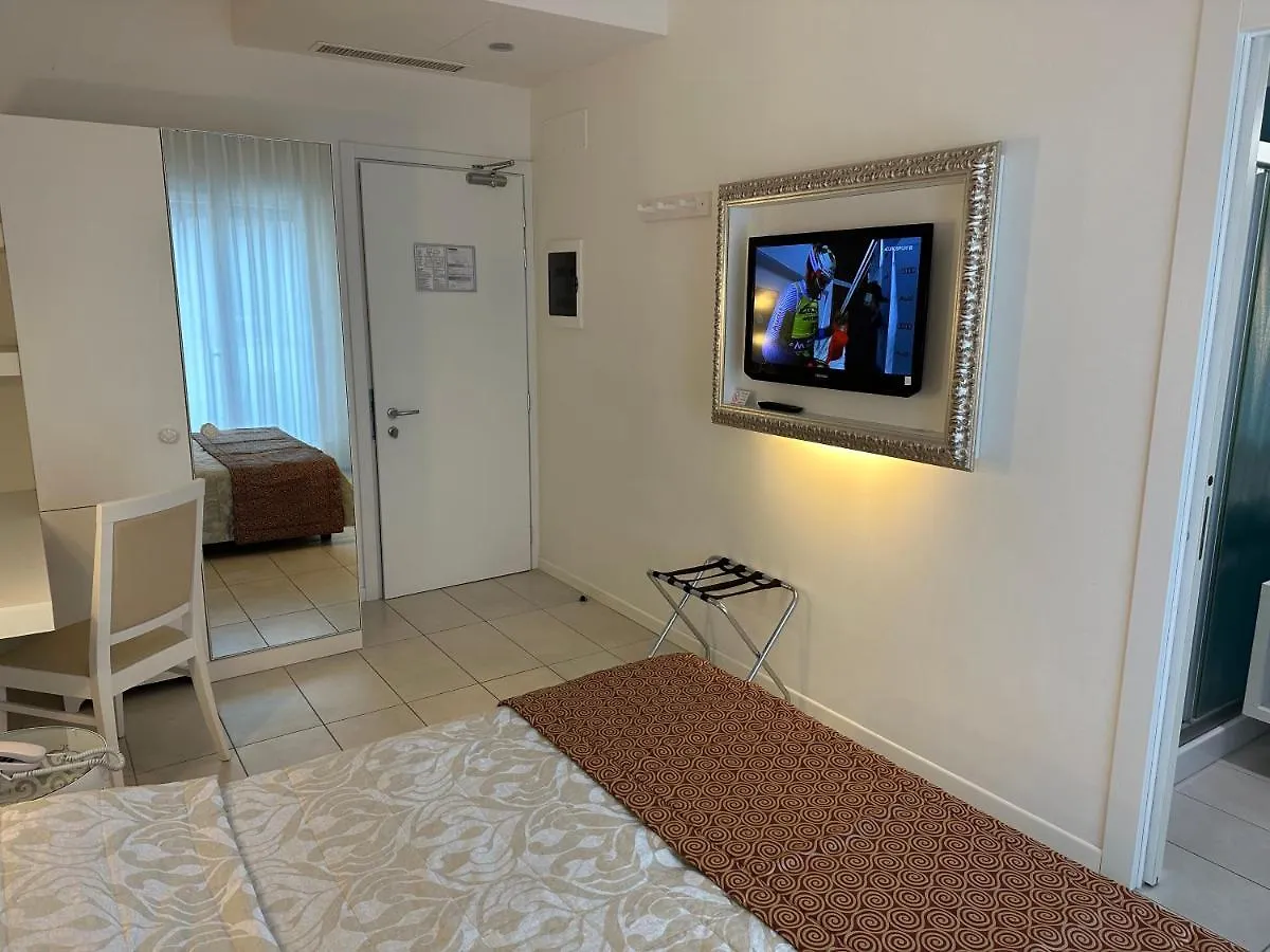 Hotel Albatros ليدو دي يسولو 3*,